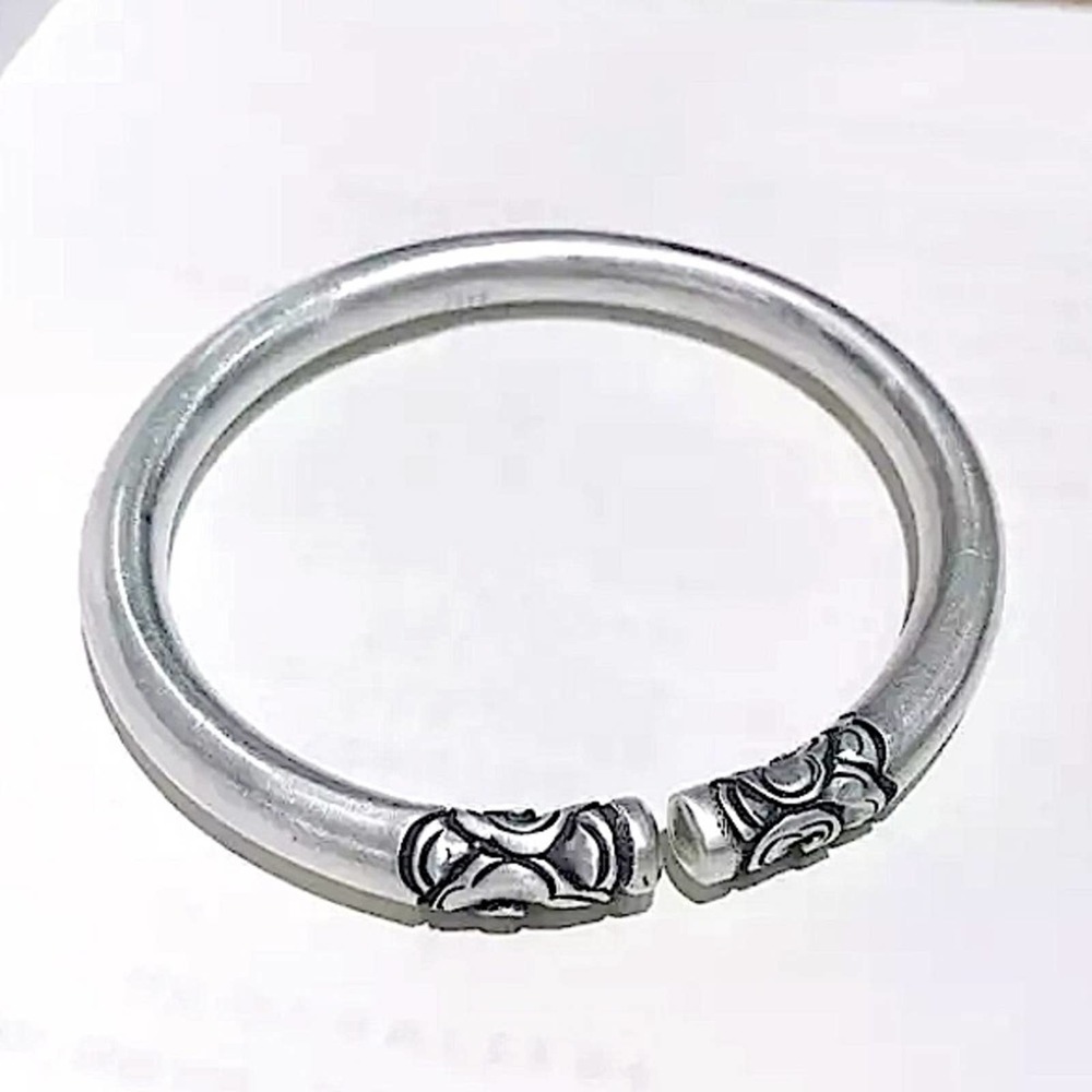Sterling Silver Irregular Flower Pattern Bangle Bracelet - Picture 3 of 16